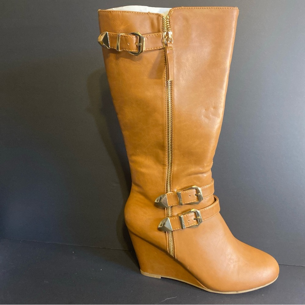 New Women's FOREVER FASHION BUCKLE WEDGE ZIPPER‎ DRESS BOOT-TAN